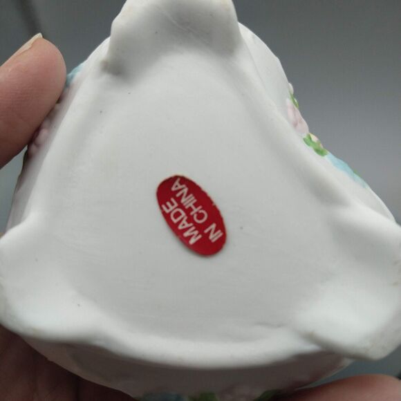 Vintage Ceramic Heart Shaped Trinket Box, Hummingbird & Flowers Matte Finish - Picture 7 of 7